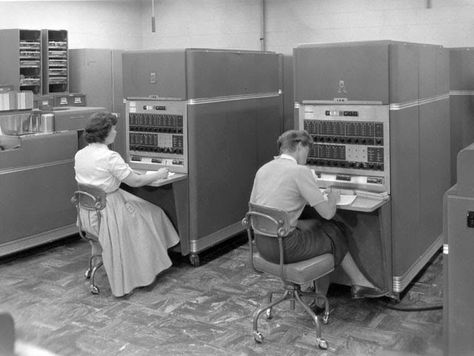 IBM computer workers in the 1950s. Image from the Computer History Museum.