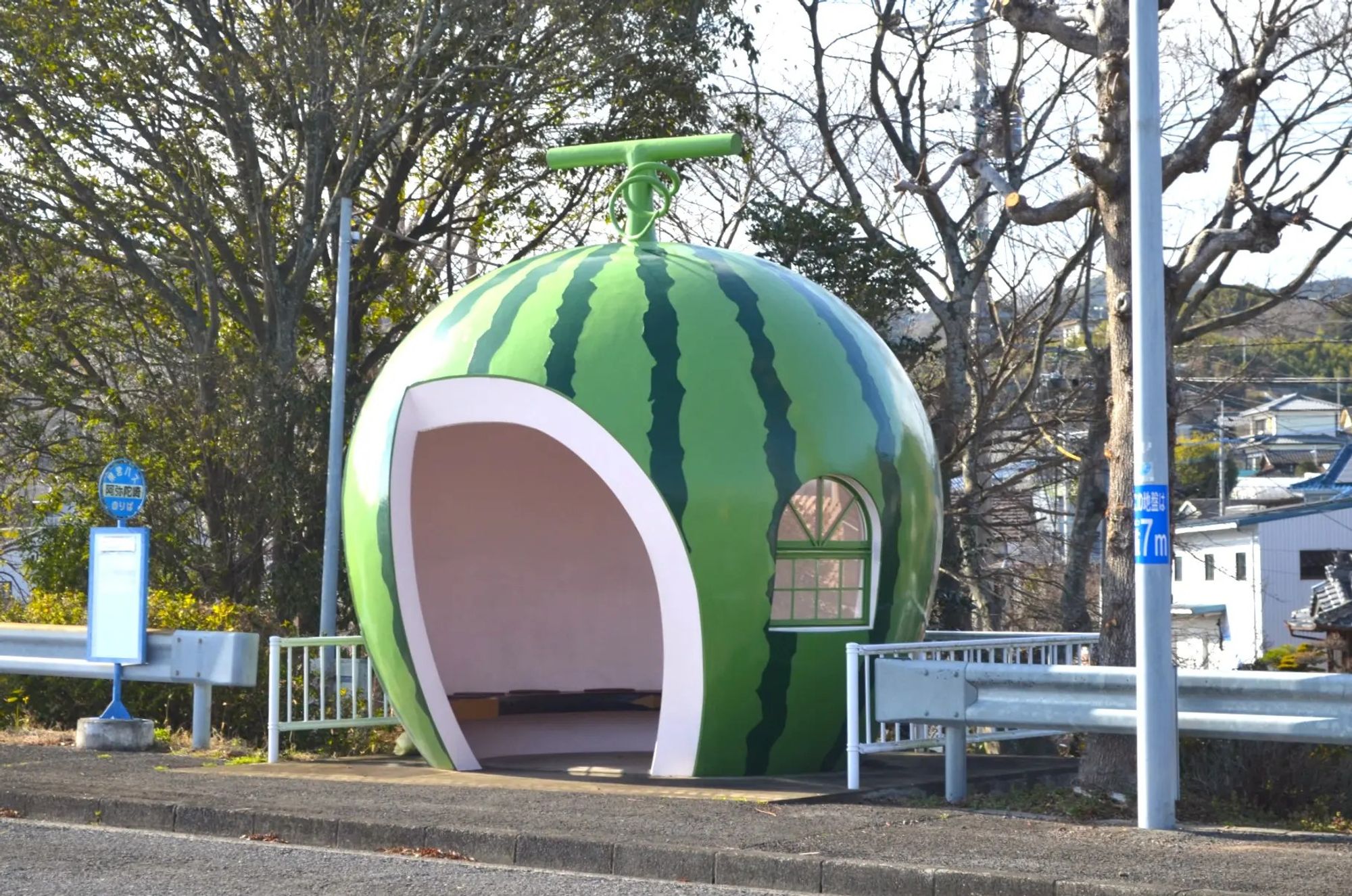 スイカのバス停 阿弥陀崎バス停（県界方面行き）