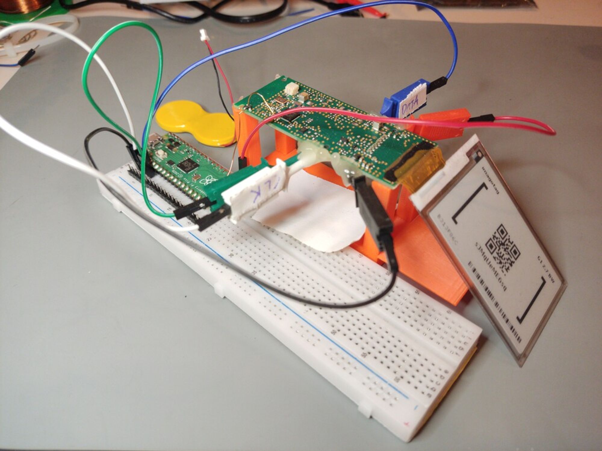 Reverse engineering an e-ink display