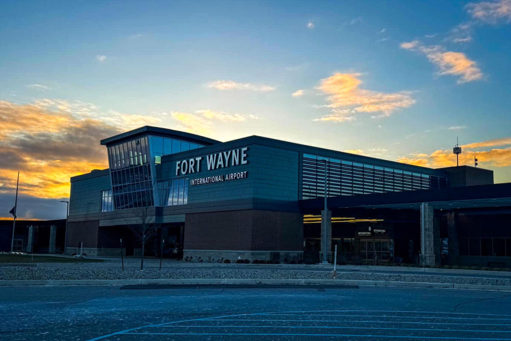 Fort Wayne Airport (FWA) (Hebrew)