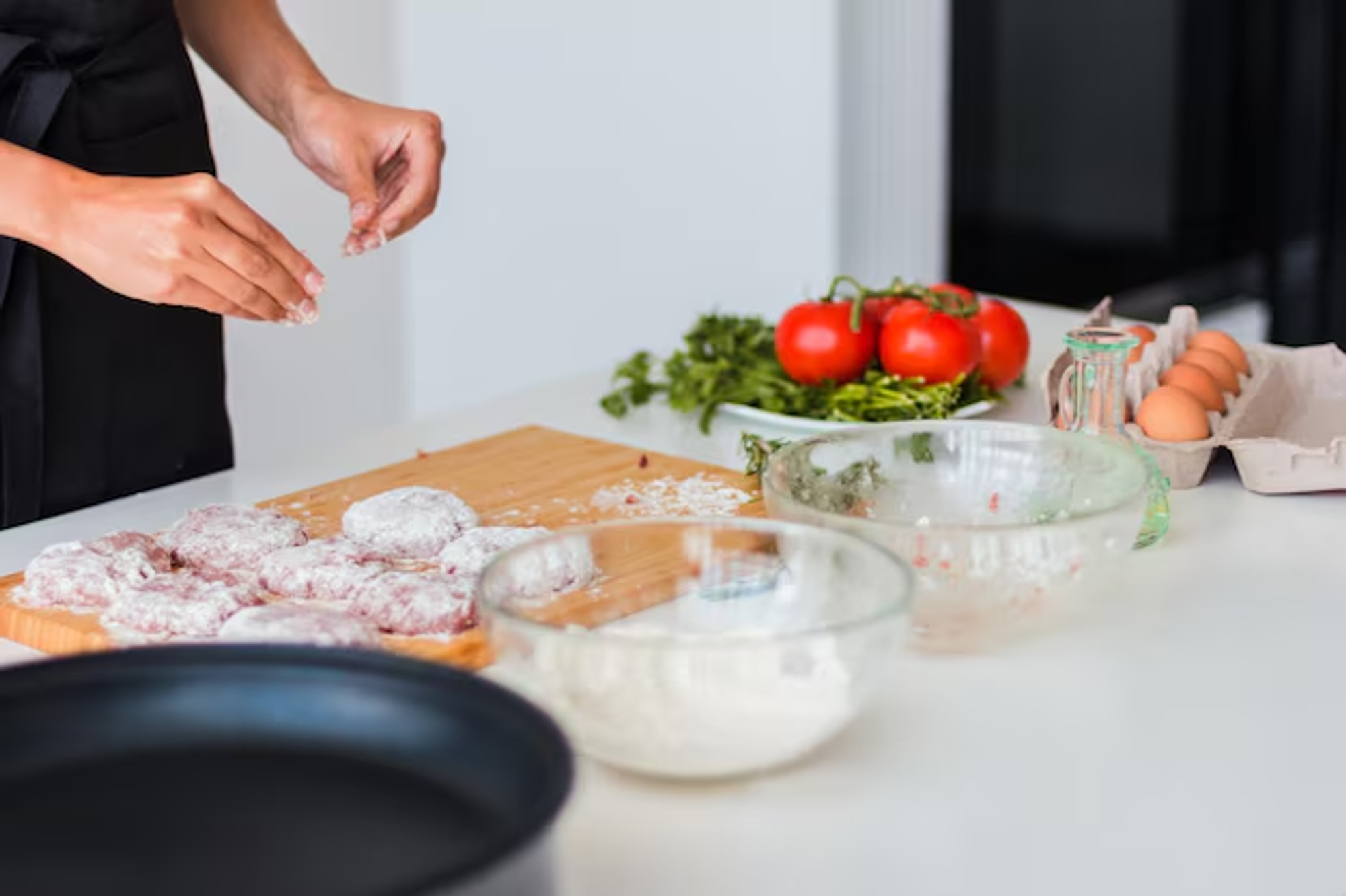 Person cooking. Image from Freepik.