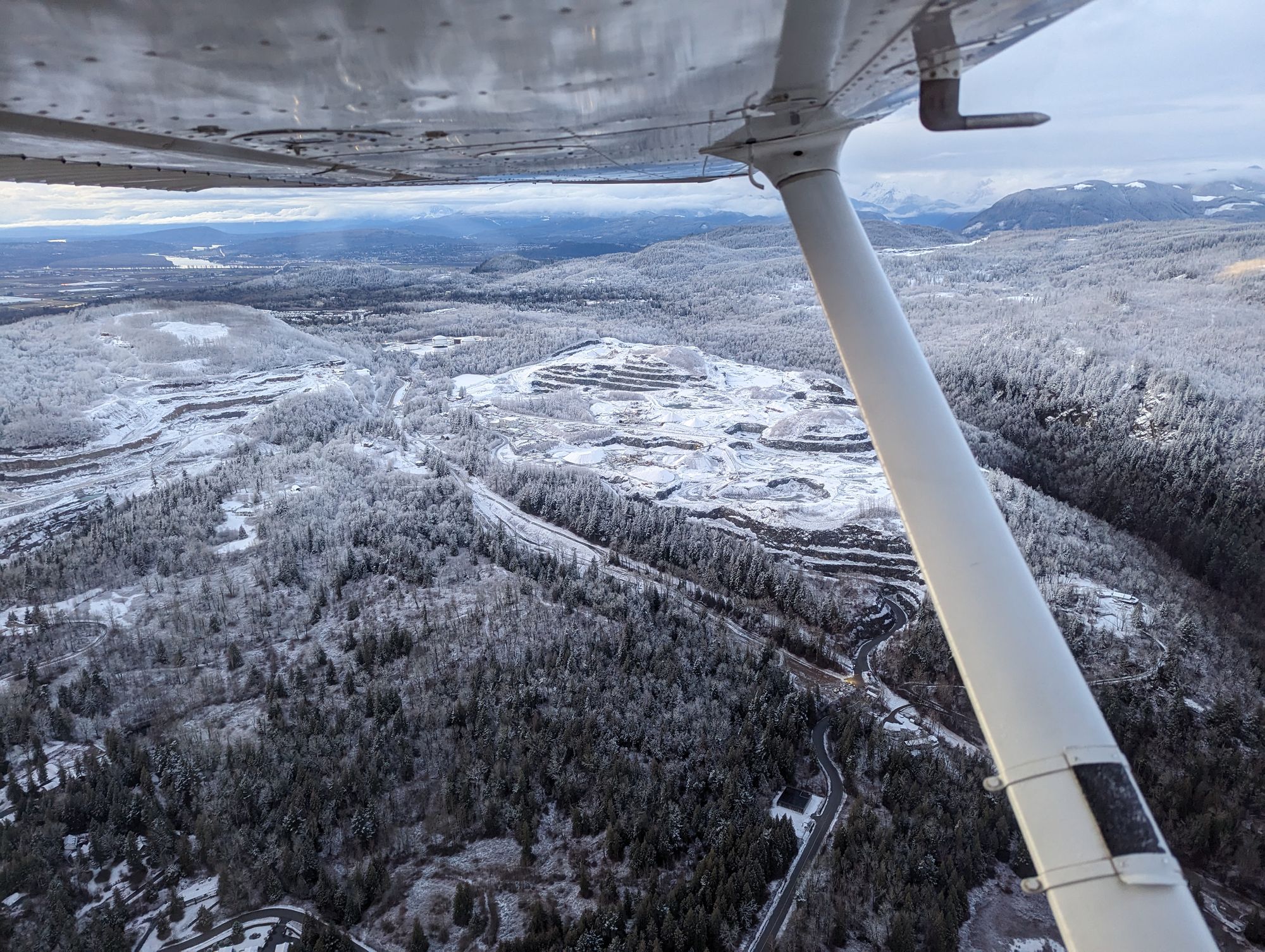March 2nd, flying right after a light snowstorm, showcases the beauty of BC, Canada, where you experience all seasons. I completed my very first landing, and both my instructor and I were surprised that it went so well. It’s funny how in my following several landings, I was struggling to achieve the same level of smoothness and stability.