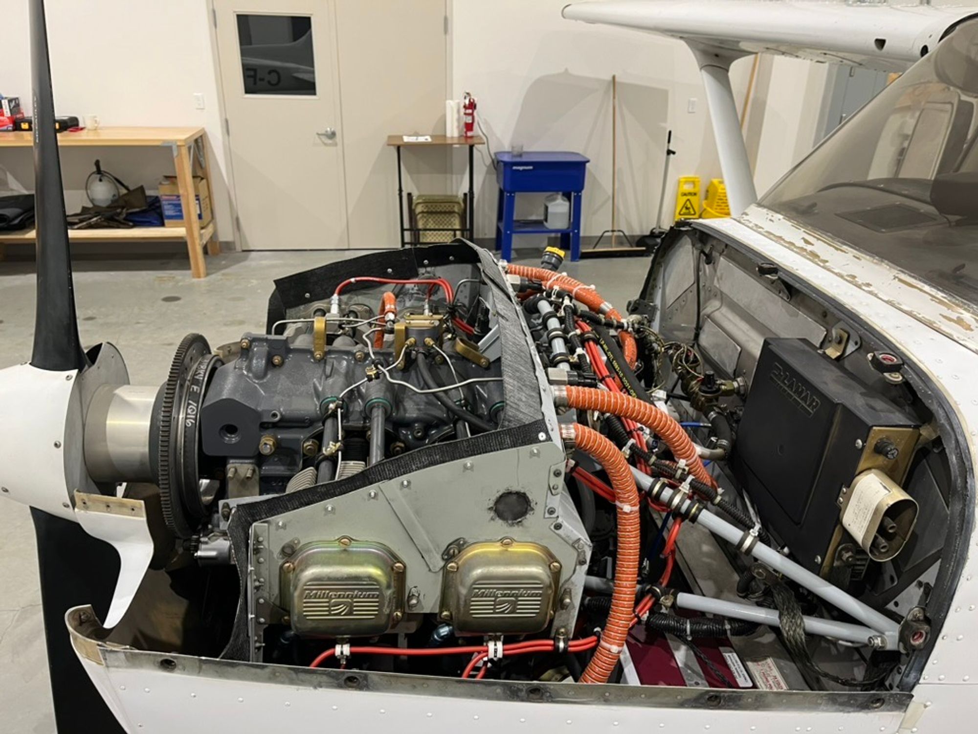 Cessna 172 engine compartment