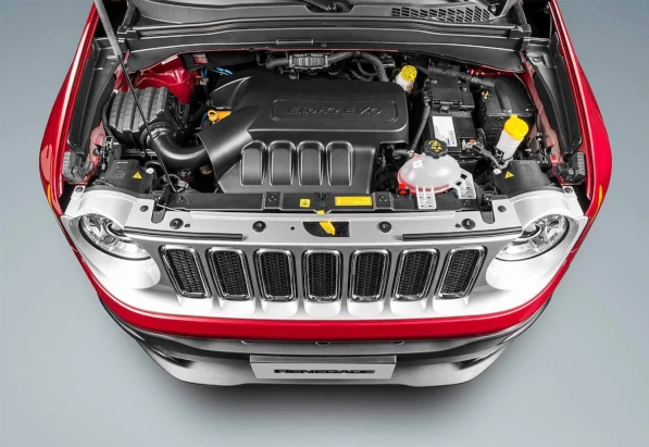 Jeep Renegade é oferecido com duas opções de motores: 2.0 Turbo Diesel e 1.8 Flex.