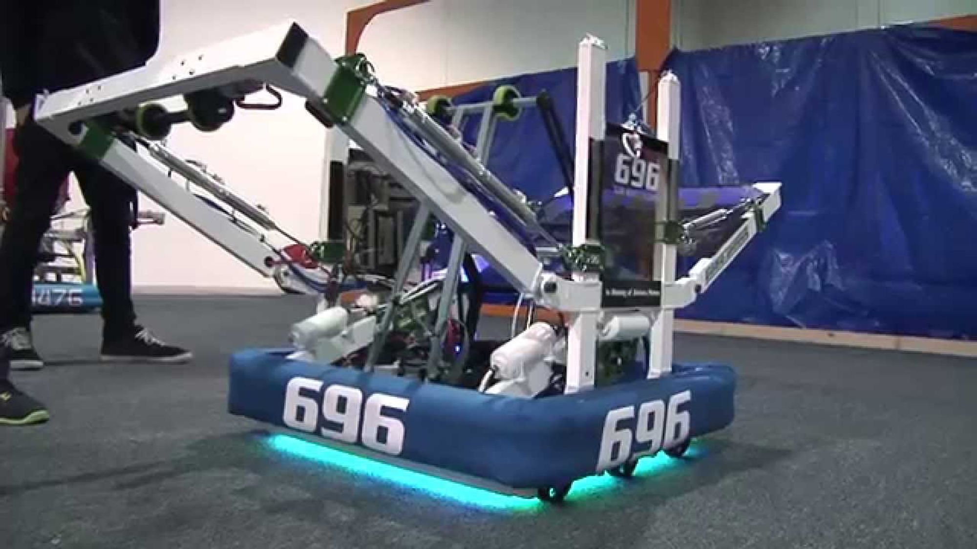 696’s 2014 competition robot, SnapDragon.